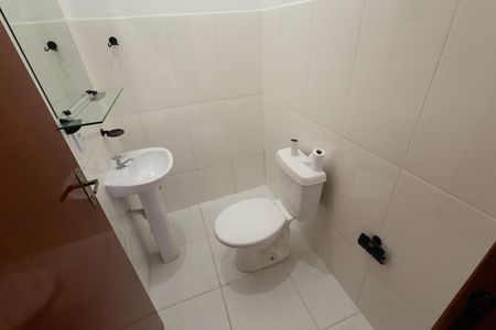 Casa para alugar com 156m², 3 quartos e 2 vagas Casa para alugar com 156m², 3 quartos e 2 vagasBanheiro área externa