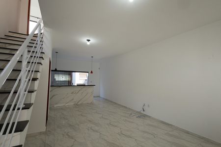 Casa para alugar com 156m², 3 quartos e 2 vagas Casa para alugar com 156m², 3 quartos e 2 vagasSala