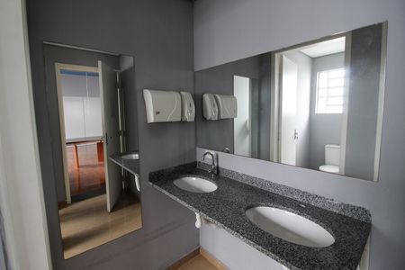 Lavabo de casa para alugar com 6 quartos, 1000m² em Butantã, São Paulo