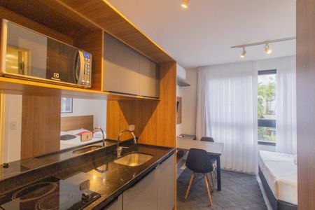 Sala/Cozinha de apartamento para alugar com 1 quarto, 20m² em Água Verde, Curitiba