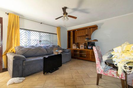Casa à venda com 225m², 3 quartos e 2 vagas Casa à venda com 225m², 3 quartos e 2 vagasSala