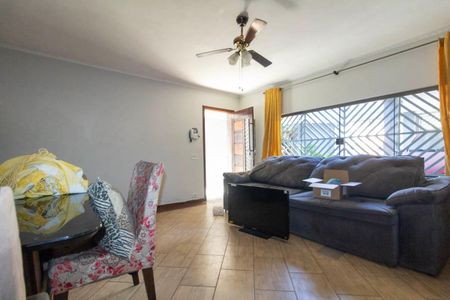 Casa à venda com 225m², 3 quartos e 2 vagas Casa à venda com 225m², 3 quartos e 2 vagasSala