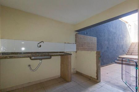 Casa à venda com 225m², 3 quartos e 2 vagas Casa à venda com 225m², 3 quartos e 2 vagasQuintal