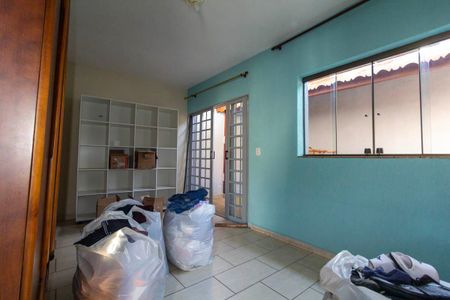 Casa à venda com 225m², 3 quartos e 2 vagas Casa à venda com 225m², 3 quartos e 2 vagasQuarto 2