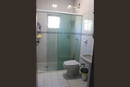 Casa à venda com 279m², 4 quartos e 6 vagasBanheiro social