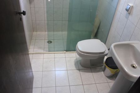 Casa à venda com 279m², 4 quartos e 6 vagasBanheiro social