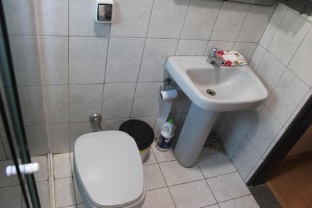 Casa à venda com 279m², 4 quartos e 6 vagasBanheiro social