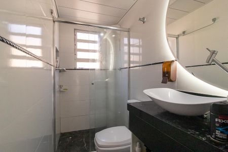 Banheiro Social de apartamento à venda com 3 quartos, 51m² em Novo Mundo, Curitiba