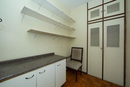 Apartamento à venda com 140m², 4 quartos e 2 vagas Apartamento à venda com 140m², 4 quartos e 2 vagasQUARTO DE EMPREGADA