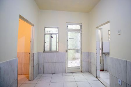 Sala de casa para alugar com 1 quarto, 36m² em Penha Circular, Rio de Janeiro