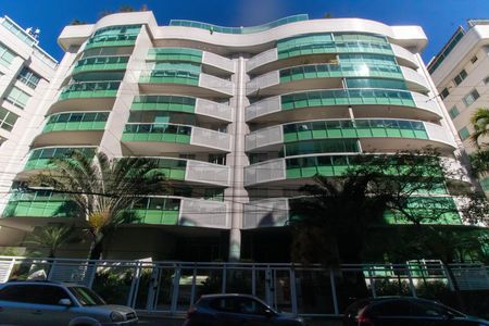 Apartamento para alugar com 81m², 2 quartos e 1 vaga Apartamento para alugar com 81m², 2 quartos e 1 vagaFachada