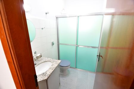 Banheiro Suíte de casa de condomínio para alugar com 3 quartos, 235m² em Parque dos Pomares, Campinas