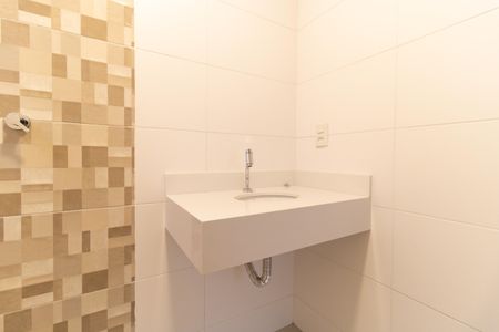 Banheiro  de casa à venda com 2 quartos, 75m² em Vila Vera, São Paulo