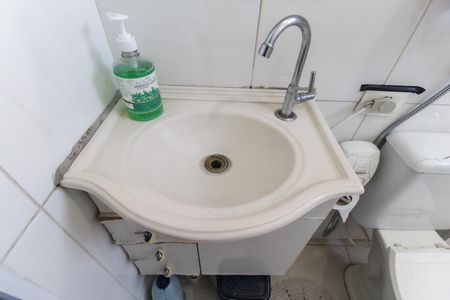 Banheiro de apartamento à venda com 2 quartos, 48m² em Conjunto Residencial José Bonifácio, São Paulo