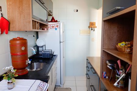 Cozinha de apartamento à venda com 2 quartos, 53m² em Jardim Roberto, Osasco