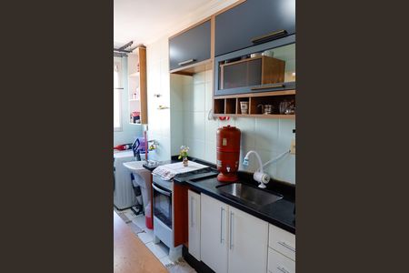 Cozinha de apartamento à venda com 2 quartos, 53m² em Jardim Roberto, Osasco