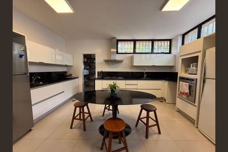 Casa para alugar com 6 quartos, 400m² em Consolação, São Paulo