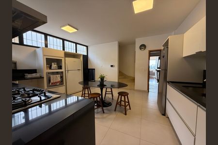 Casa para alugar com 400m², 5 quartos e 2 vagas