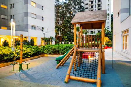 Área Comum  - Playground de apartamento para alugar com 4 quartos, 238m² em Vila Suzana, São Paulo