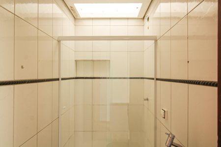 Banheiro de apartamento para alugar com 1 quarto, 50m² em Vila Itaberaba, São Paulo