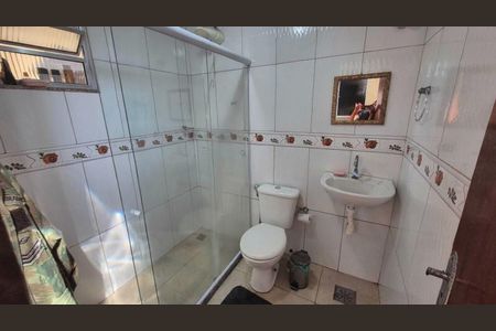 Banheiro de casa de condomínio para alugar com 2 quartos, 110m² em Vista Alegre, São Gonçalo