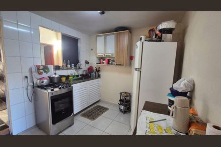 Cozinha de casa de condomínio para alugar com 2 quartos, 110m² em Vista Alegre, São Gonçalo