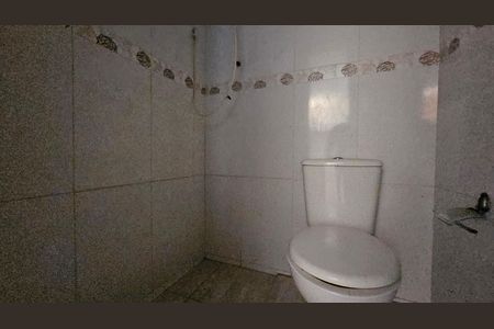 Casa para alugar com 63m², 2 quartos e 1 vaga Casa para alugar com 63m², 2 quartos e 1 vagaBanheiro de serviço