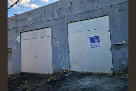plaquinha Instalada  de casa para alugar com 3 quartos, 312m² em Boca do Rio, Salvador