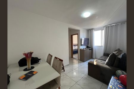 Sala de apartamento à venda com 2 quartos, 45m² em Cabral, Contagem