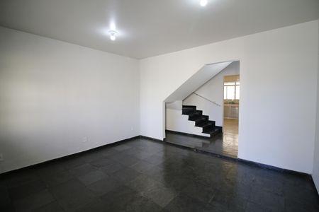 Casa para alugar com 3 quartos, 209m² em Taquara, Rio de Janeiro