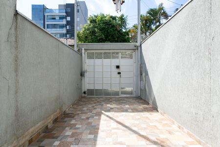 Garagem  de casa à venda com 3 quartos, 110m² em Itaquera, São Paulo