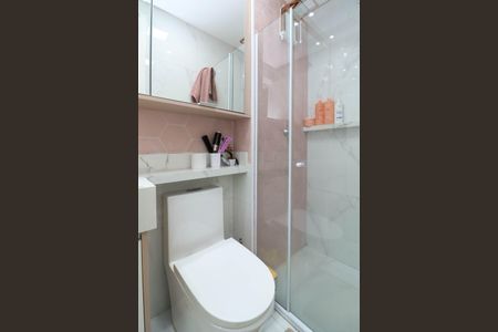 Banheiro de apartamento para alugar com 2 quartos, 33m² em Parque Munhoz, São Paulo