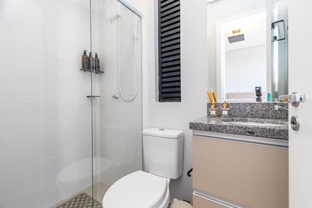 Banheiro de apartamento para alugar com 1 quarto, 37m² em Portão, Curitiba