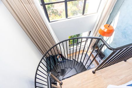 Escada de apartamento para alugar com 1 quarto, 37m² em Portão, Curitiba