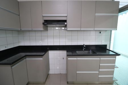 Cozinha de casa para alugar com 3 quartos, 231m² em Tabajaras, Uberlândia