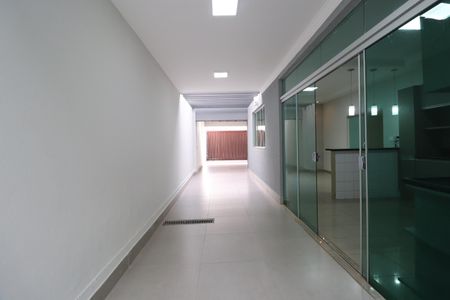 Casa para alugar com 231m², 3 quartos e 4 vagasCorredor