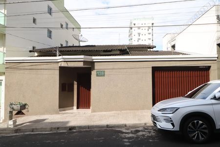 Fachada de casa para alugar com 3 quartos, 231m² em Tabajaras, Uberlândia