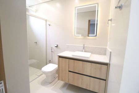 Banheiro do Quarto 3 de casa para alugar com 3 quartos, 231m² em Tabajaras, Uberlândia