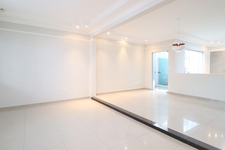 Casa para alugar com 231m², 3 quartos e 4 vagasSala 1