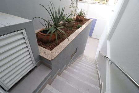 Casa para alugar com 231m², 3 quartos e 4 vagasEscada 