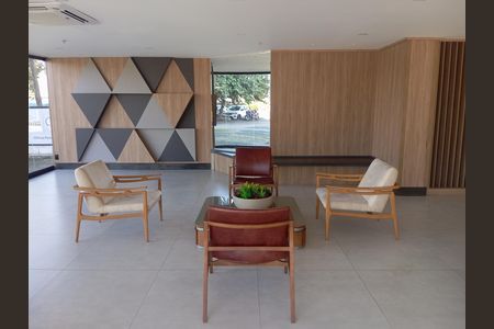 Hall de entrada de apartamento à venda com 1 quarto, 60m² em Barra da Tijuca, Rio de Janeiro
