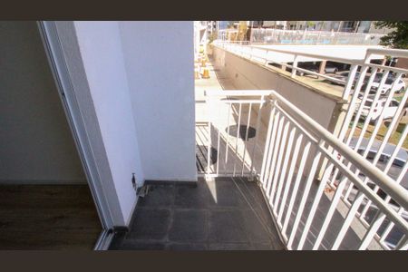 Apartamento à venda com 61m², 3 quartos e 1 vaga Apartamento à venda com 61m², 3 quartos e 1 vagaVaranda