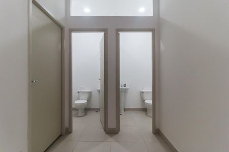 Banheiro de kitnet/studio para alugar com 1 quarto, 30m² em Vila Oliveira, Mogi das Cruzes