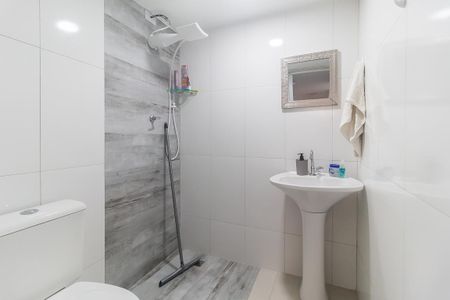 Banheiro de kitnet/studio para alugar com 1 quarto, 30m² em Vila Oliveira, Mogi das Cruzes