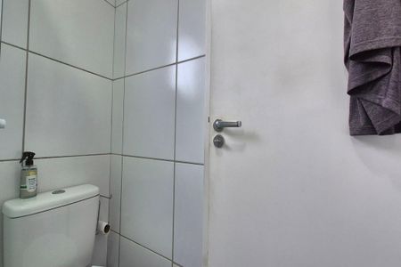 Banheiro de apartamento à venda com 2 quartos, 48m² em Jardim Samambaia, Campinas