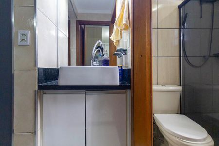 Banheiro de apartamento à venda com 3 quartos, 56m² em Conjunto Habitacional Padre Manoel de Paiva, São Paulo