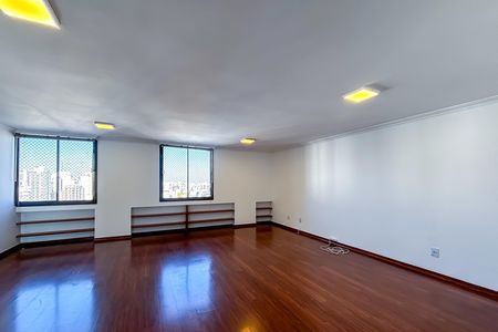 Apartamento para alugar com 135m², 3 quartos e 1 vaga