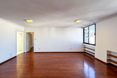 Apartamento para alugar com 135m², 3 quartos e 1 vaga