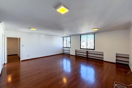 Apartamento para alugar com 135m², 3 quartos e 1 vaga