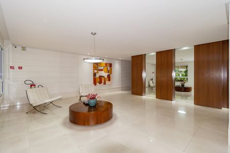 Apartamento à venda com 132m², 3 quartos e 2 vagas Apartamento à venda com 132m², 3 quartos e 2 vagasHall social